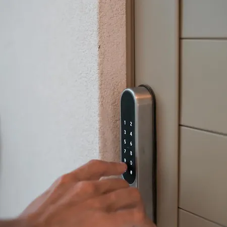 Jimmy's Garden Φαληράκι